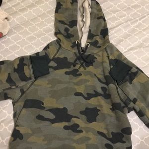 This is a camo sweatshirt/hoodie